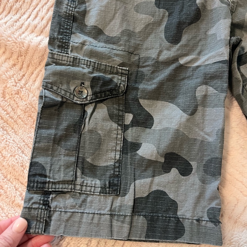South Pole Gray and Black Cargo Shorts - Picture 3 of 8